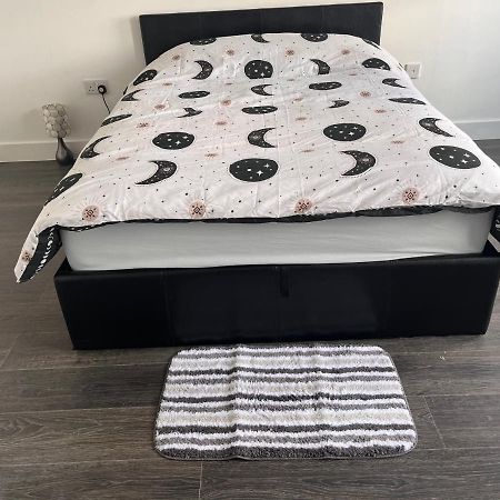 The Serviced Accommodations Харлоу Экстерьер фото