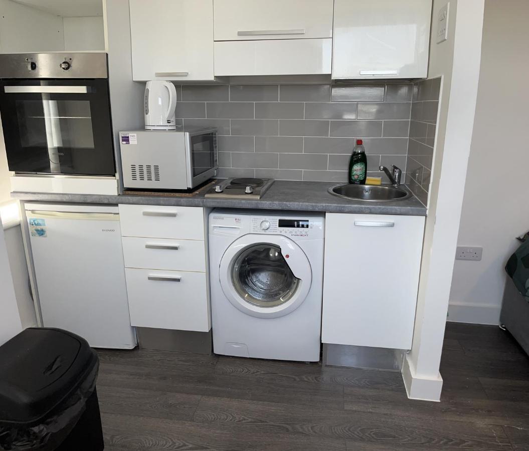 The Serviced Accommodations Харлоу Экстерьер фото