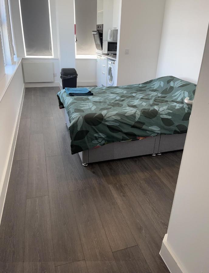 The Serviced Accommodations Харлоу Экстерьер фото